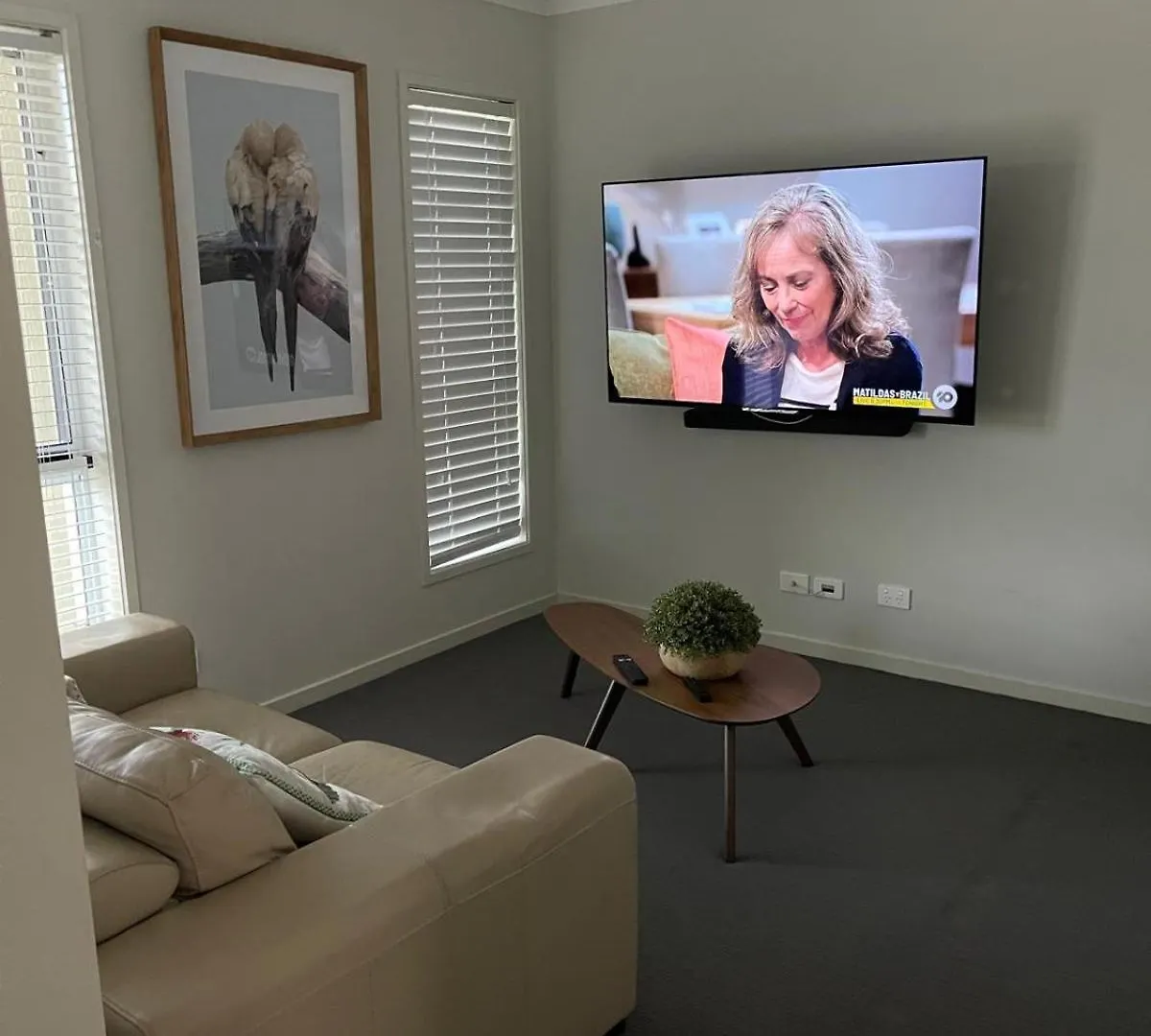 Modern Four Bedroom Holiday Home Available In Deebing Heights Loamside